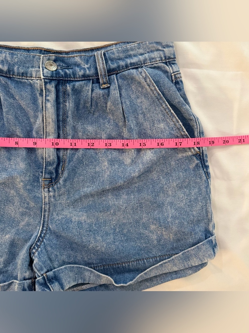 American Eagle Mom Shorts, High Rise Blue Denim, Size 6, Style 5319 - Picture 6 of 9